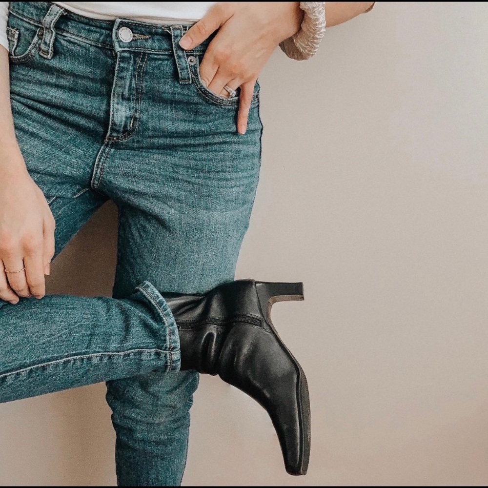 Markon Black Square-Toe Heeled Boots